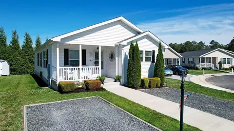 5 Redwood Ct, Hamilton, NJ 08330