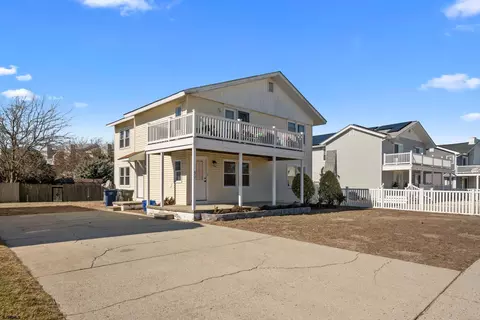 30 Lighthouse Dr #2, Brigantine, NJ 08203