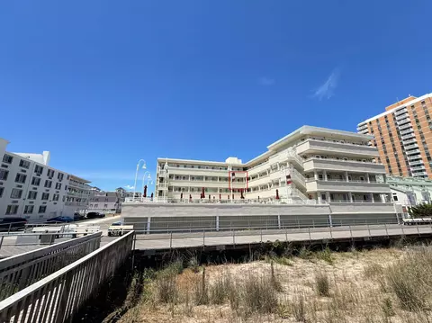 5300 Boardwalk Ave #220, Ventnor City, NJ 08406