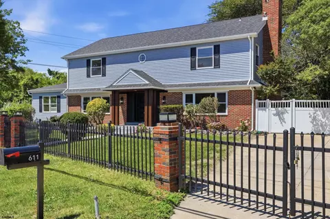 611 N Lafayette Ave, Ventnor City, NJ 08406