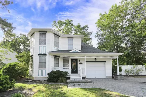 6411 Tanglewood Dr, Mays Landing, NJ 08330