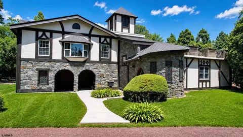 100 Van Sant Ave, Linwood, NJ 08221
