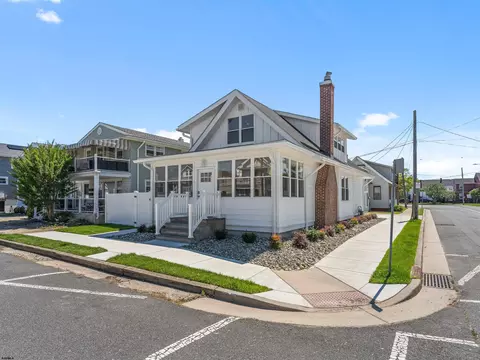 122 N Melbourne Ave, Ventnor City, NJ 08406