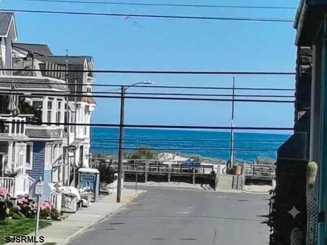 22 S Avolyn Ave, Ventnor City, NJ 08406