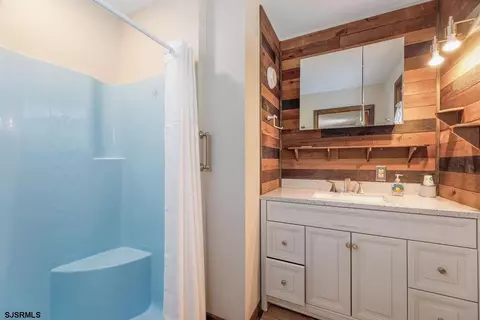 Bath - 202 E Sturbridge, Galloway, NJ 08205 photo 1 of 2
