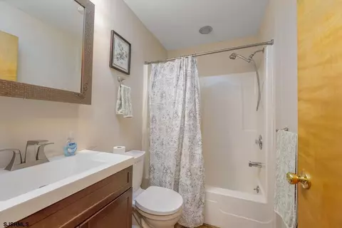 Bath - 202 E Sturbridge, Galloway, NJ 08205 photo 2 of 2