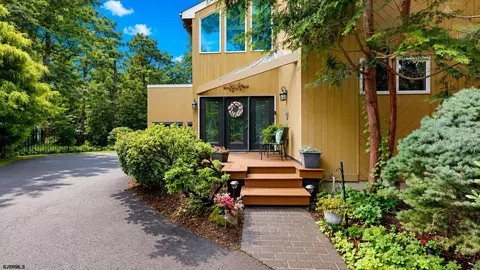 12 Fischer Rd, Linwood, NJ 08221