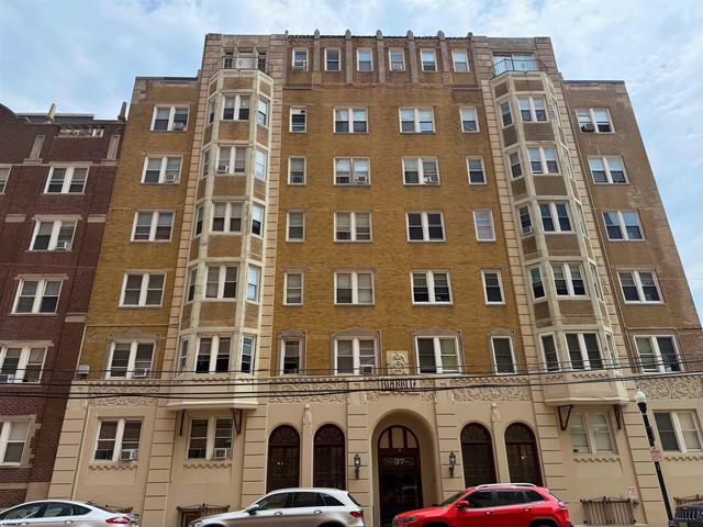 37 S Iowa Ave #4E, Atlantic City, NJ 08401
