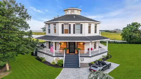 1002 Spruce St, Somers Point, NJ 08244