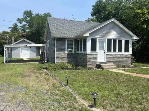 5721 2nd St, Mays Landing, NJ 08330