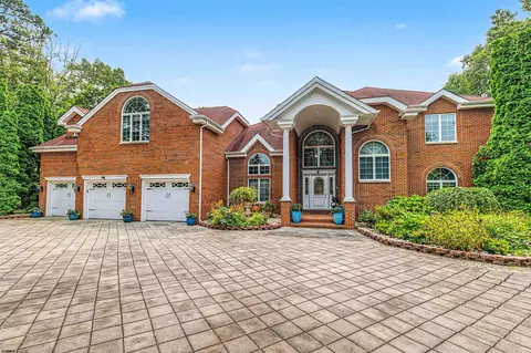 504 Pelham Dr, Galloway, NJ 08205