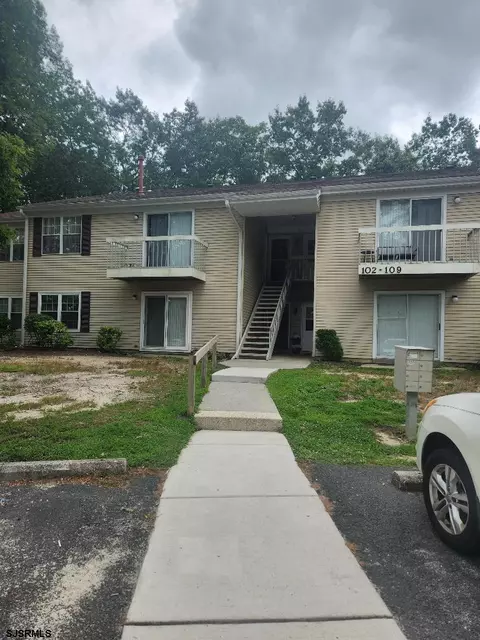 104 Club Pl #104, Galloway, NJ 08205