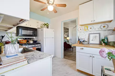 Kitchen - 3500 Bayshore Ave, Brigantine, NJ 08203 photo 2 of 3