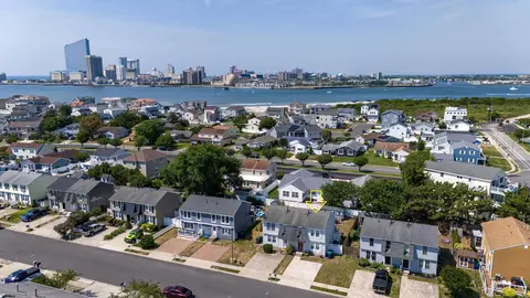 6 Ontario Dr #B, Brigantine, NJ 08203