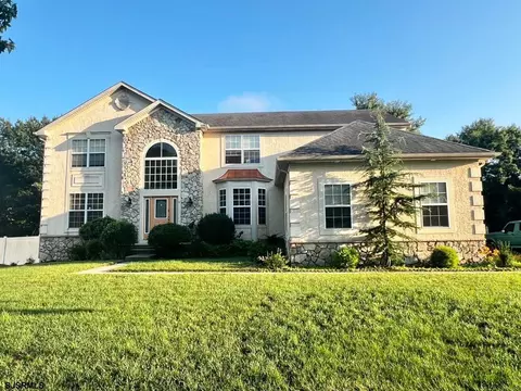 9 Equestrian Rd, Egg Harbor Township, NJ 08234