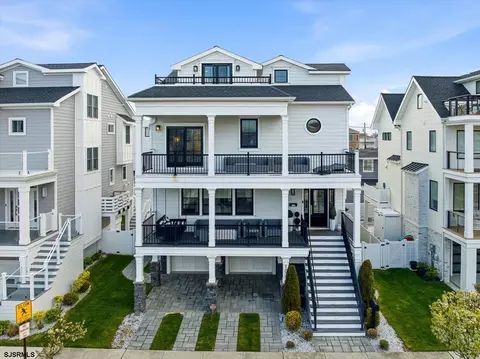 102 S Essex Ave, Margate City, NJ 08402
