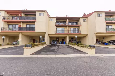 10 Empire Dr, Pleasantville, NJ 08232