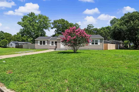 9 Michal Dr, Egg Harbor Township, NJ 08234