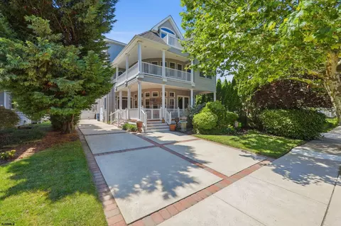 8 S Somerset Ave, Ventnor City, NJ 08406