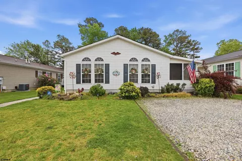 24 Sycamore Ln, Mays Landing, NJ 08330