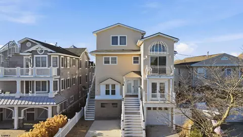 6 W 8th St #1, Ocean City, NJ 08226