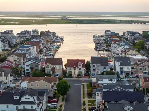 8701 Amherst Ave, Margate City, NJ 08402