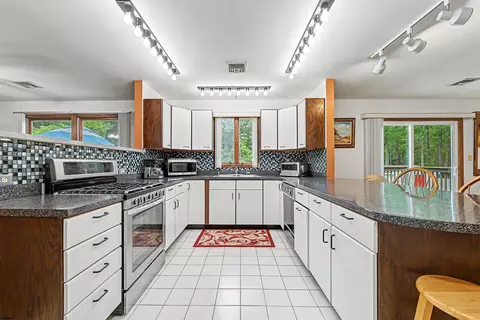 Kitchen - 633 8th Ave, Galloway, NJ 08205 photo 3 of 4