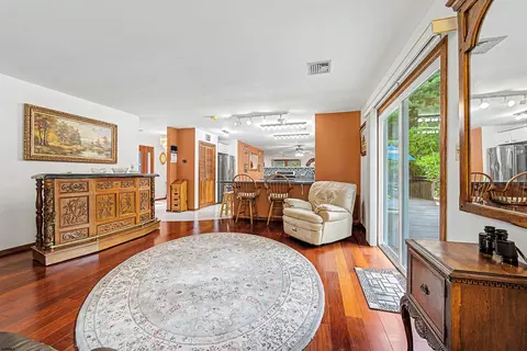 Living - 633 8th Ave, Galloway, NJ 08205 photo 2 of 4