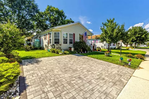 53 Redwood Dr, Mays Landing, NJ 08330