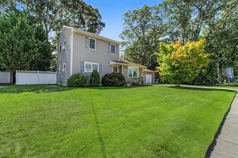 64 W Laurel Dr, Somers Point, NJ 08244