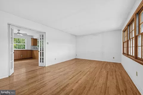 Living - 137 Wheat Rd, Buena, NJ 08310 photo 3 of 6