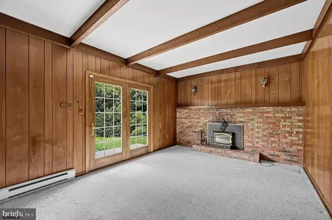 Living - 137 Wheat Rd, Buena, NJ 08310 photo 4 of 6