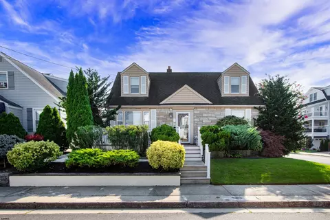 122 N Barclay Ave, Margate City, NJ 08402