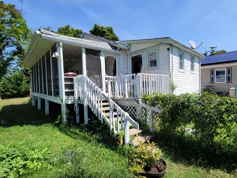 225 E Delaware Pkwy, Villas, NJ 08251