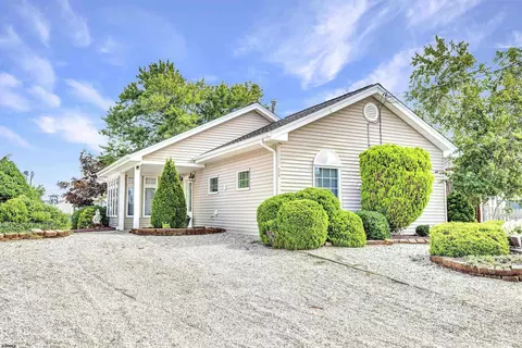 26 W Potomac Dr, Mystic Island, NJ 08087