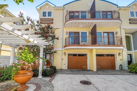 223 N Washington Ave #2B, Margate City, NJ 08402