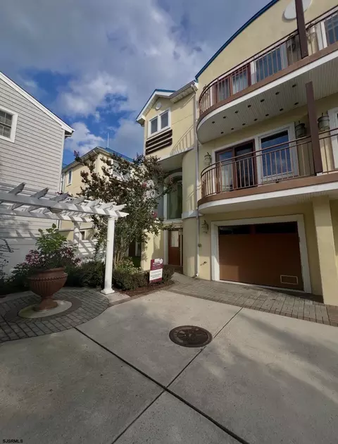 223 N Washington Ave #2B, Margate City, NJ 08402