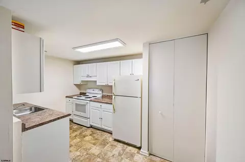 Kitchen - 178 Meadow Ridge Rd #178, Smithville, NJ 08205 photo 4 of 4