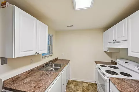 Kitchen - 178 Meadow Ridge Rd #178, Smithville, NJ 08205 photo 2 of 4