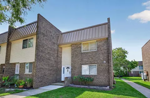 814 N Surrey Ave #608, Ventnor City, NJ 08406