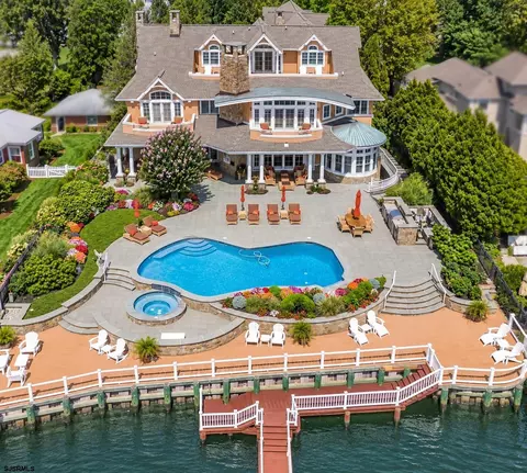 38 Broadway, Somers Point, NJ 08244