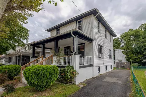 14 Lake Pl, Pleasantville, NJ 08232