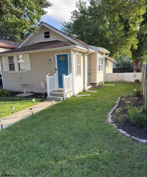 14 E Pierson Ave, Somers Point, NJ 08244