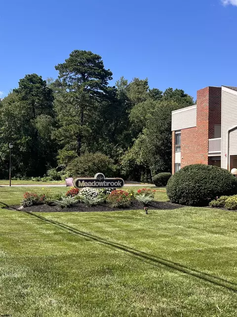 607 Meadowbrook Dr #607, Mays Landing, NJ 08330