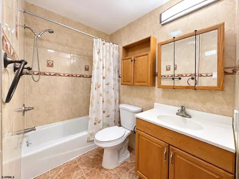 Bath - 314 E Oakbourne Ave, Galloway, NJ 08205 photo 1 of 4