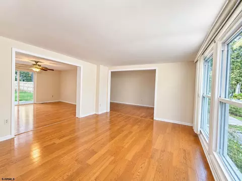 Living - 314 E Oakbourne Ave, Galloway, NJ 08205 photo 1 of 3