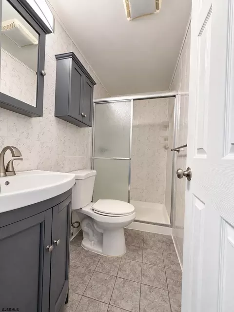 Bath - 314 E Oakbourne Ave, Galloway, NJ 08205 photo 4 of 4