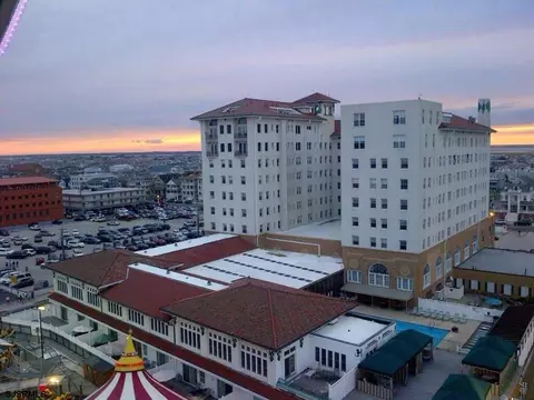 719 11th St #416, Ocean City, NJ 08226