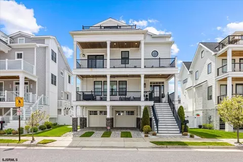 102 S Essex Ave, Margate City, NJ 08402