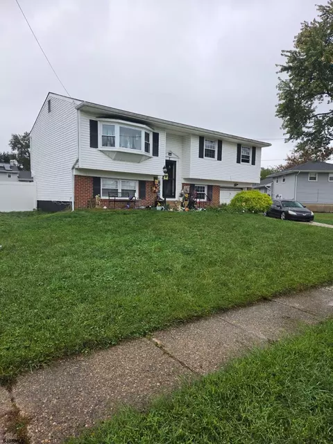 2 Walnut Dr, Burlington, NJ 08016